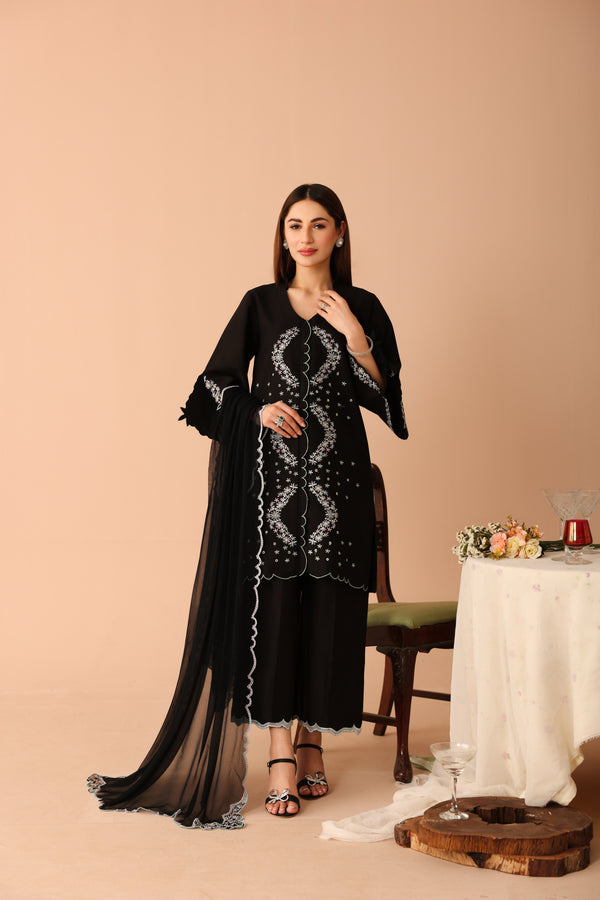 Black: Lyra