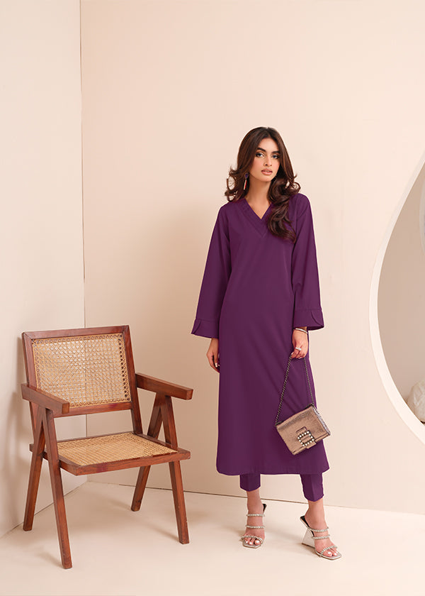 Amethyst purple crepe suit with V-pleated neckline and scalloped sleeves