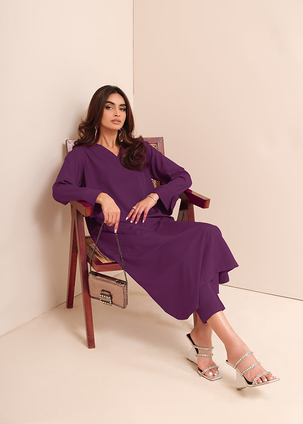 Amethyst purple crepe suit with V-pleated neckline and scalloped sleeves